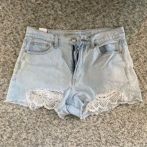 EUC AE lace cutoff shorts 6 light blue wash American eagle denim jean shorts